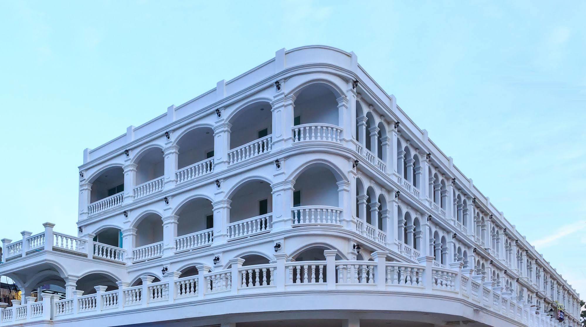 Patong Marina Hotel By Lofty Buitenkant foto