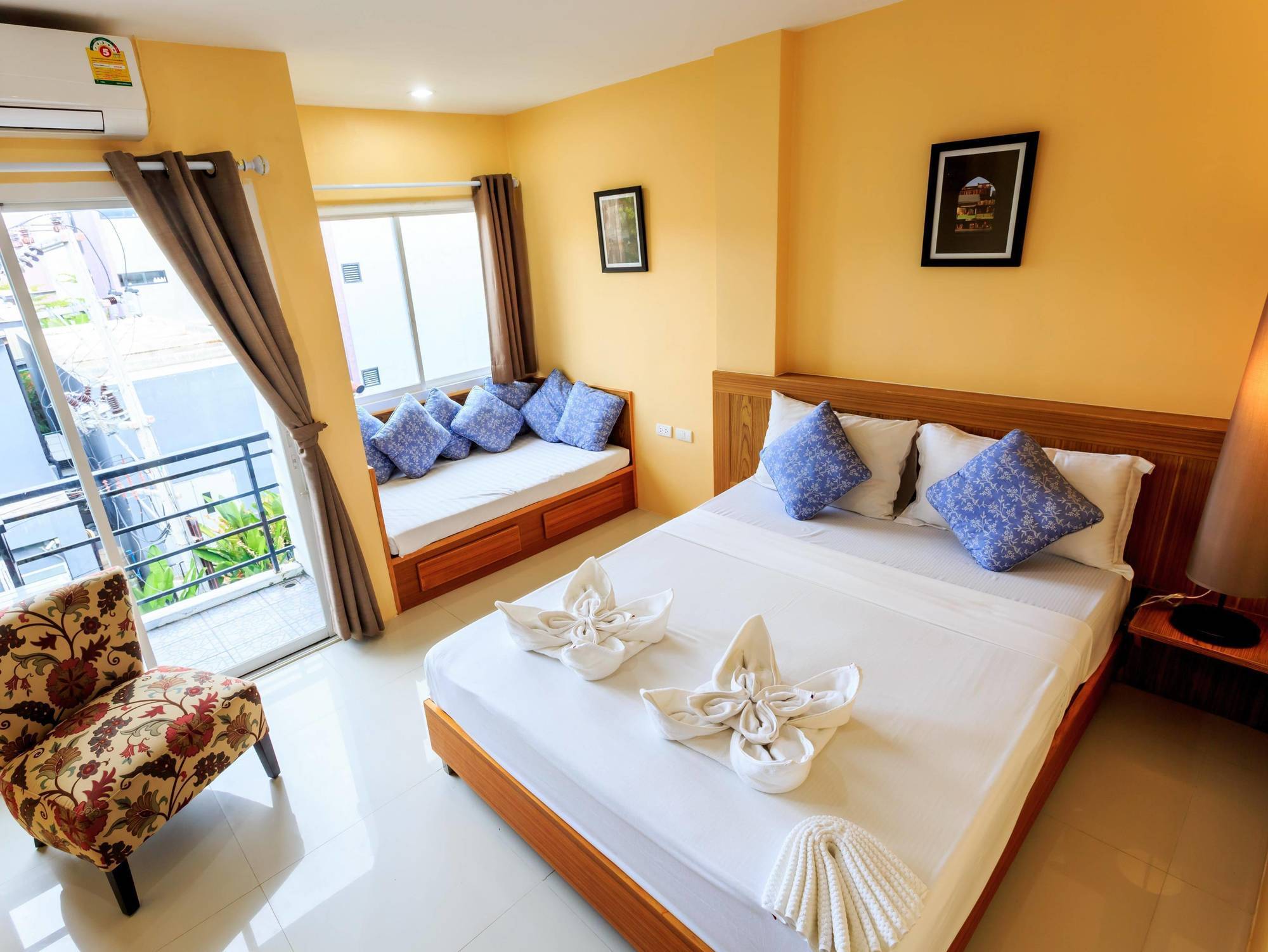 Patong Marina Hotel By Lofty Buitenkant foto